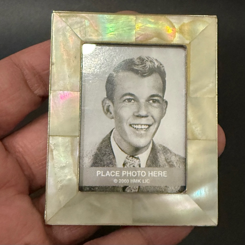 3 Vintage 2003 HALLMARK MOP Mother of Pearl Miniature Mini Photo Frame Ornaments - Picture 7 of 11